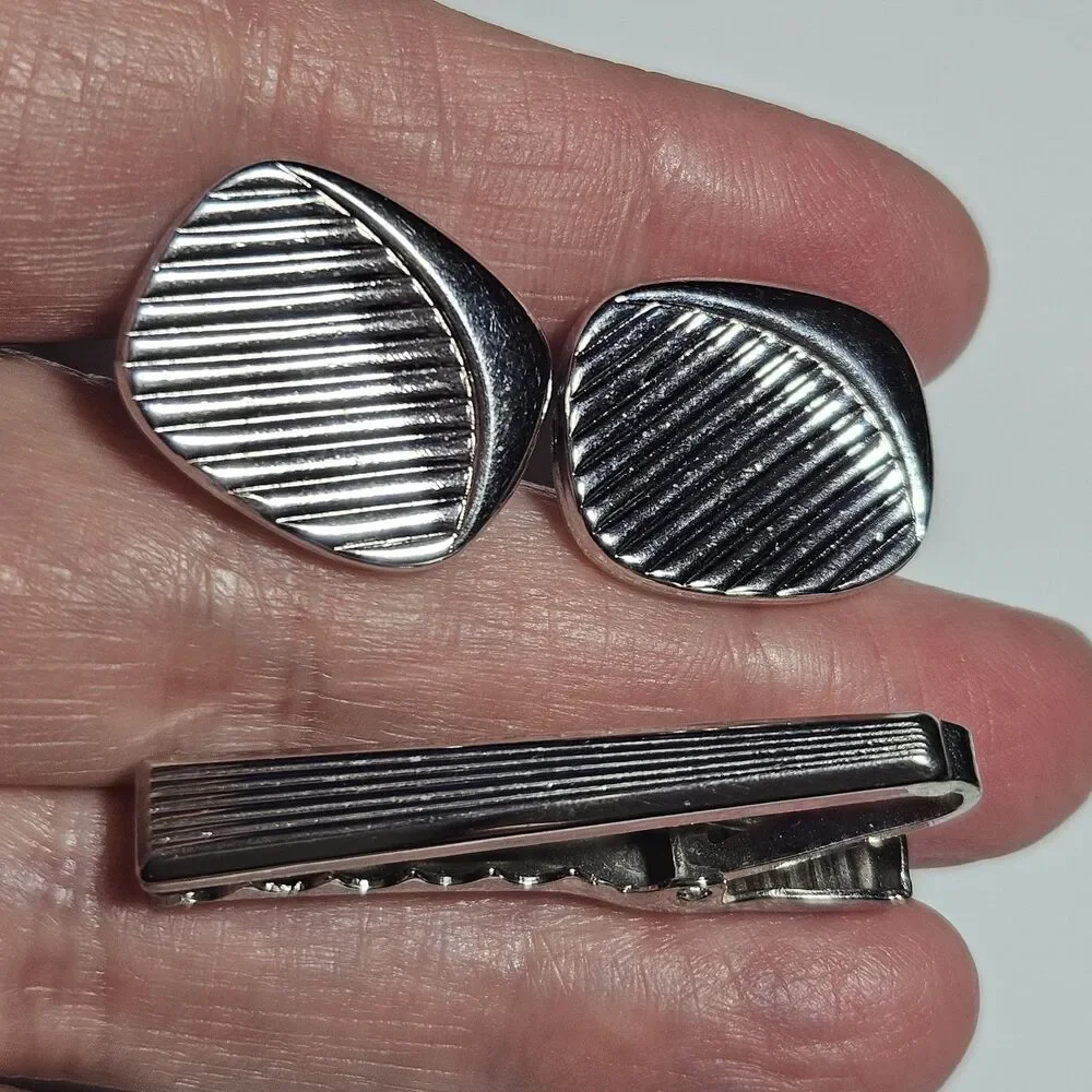 Vintage Silver Tone Textured Tie Clip And Cufflinks